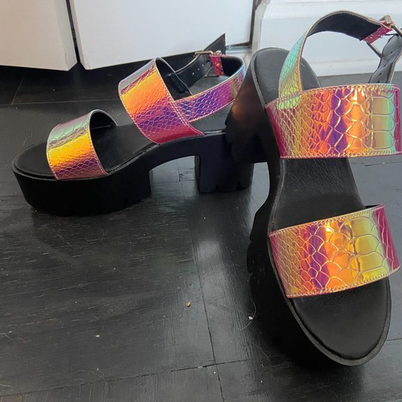 NWOT Size 8 ASOS Metallic Platform Chunky Sandals - Picture 2 of 3